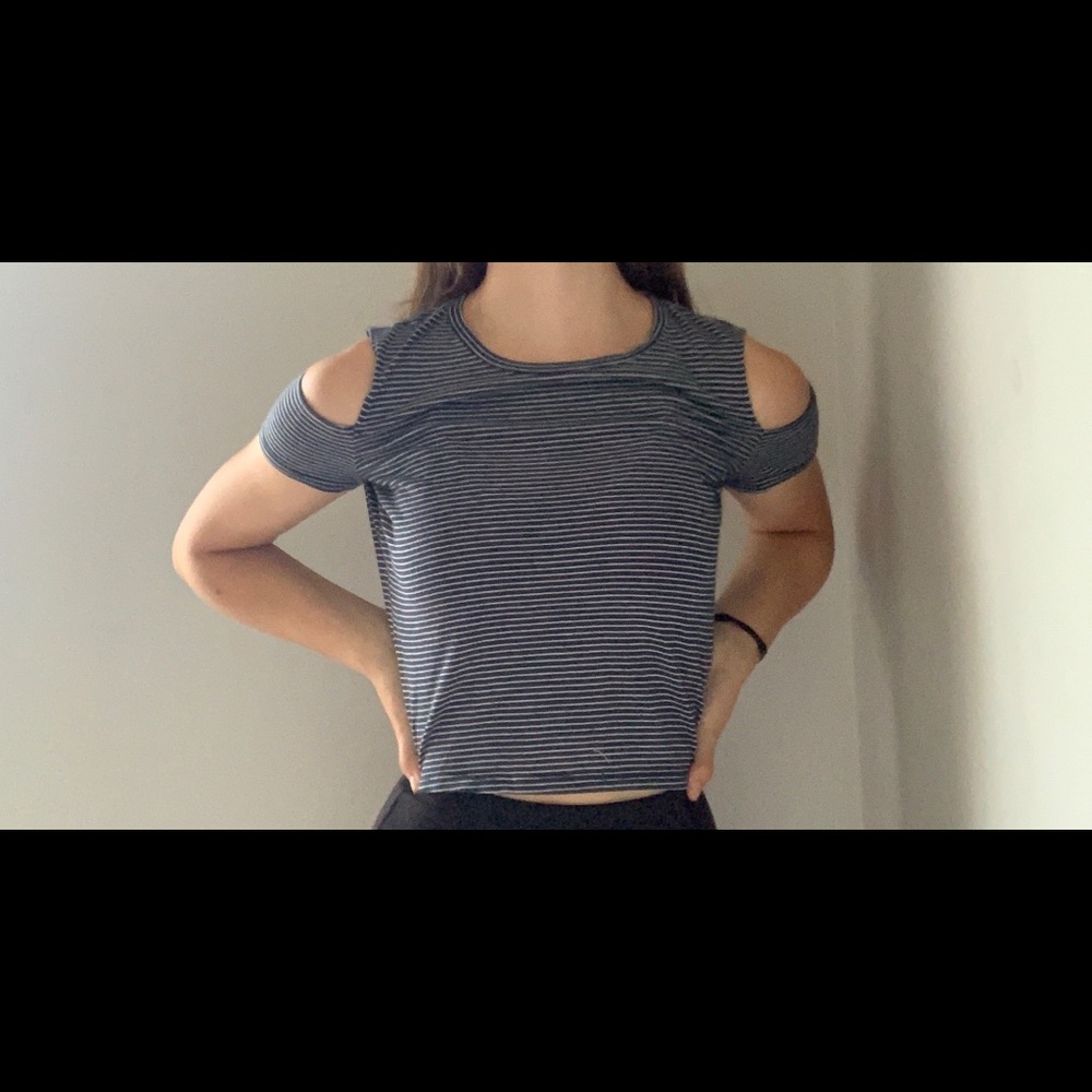 Hollister top
